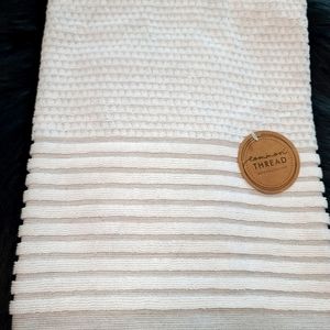 Grey and white bath towels (4 available)
